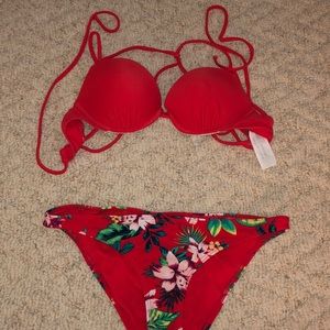 Hollister Bikini Top and Bottom Set ONLY WORE ONCE